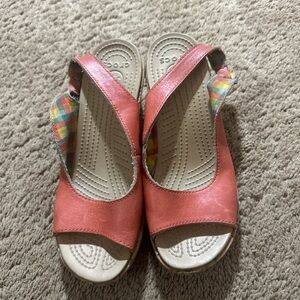 Crocs A Leigh Slingback Wedge Heels Womens Size 7 Cork Comfort Coral/pink